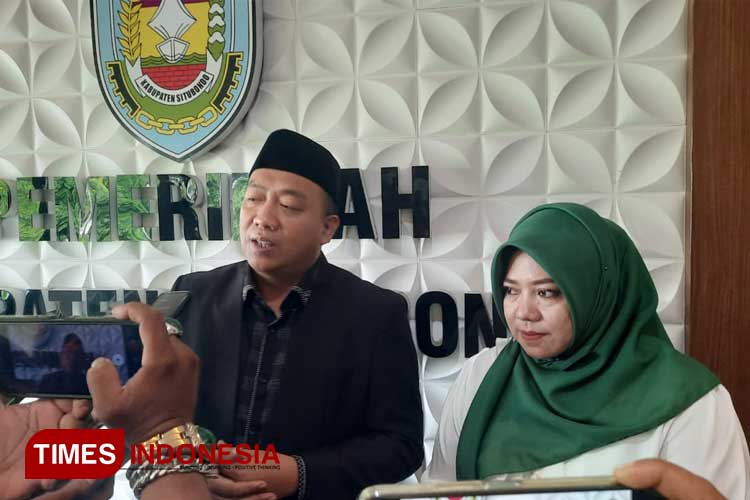 Bupati dan Wakil Bupati Situbondo Yusuf Rio Wahyu Prayogo dan Ulfiyah. (FOTO: dok. TIMES Indonesia)