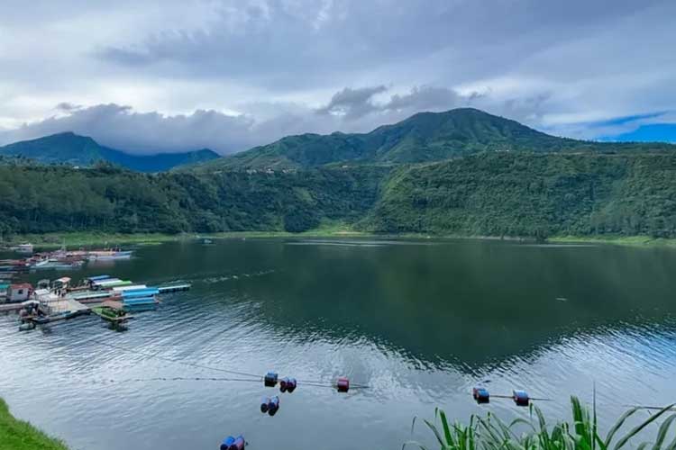 Telaga Menjer: Permata Tersembunyi Di Kaki Gunung Sindoro