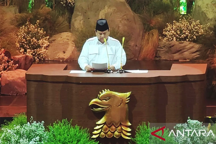 Presiden Prabowo Subianto pada Perayaan Hari Ulang Tahun (HUT) Partai Gerindra ke-17 di Sentul International Convention Center (SICC), Bogor, Jawa Barat, Sabtu (15/2/2025). (FOTO: ANTARA/Livia Kristianti)