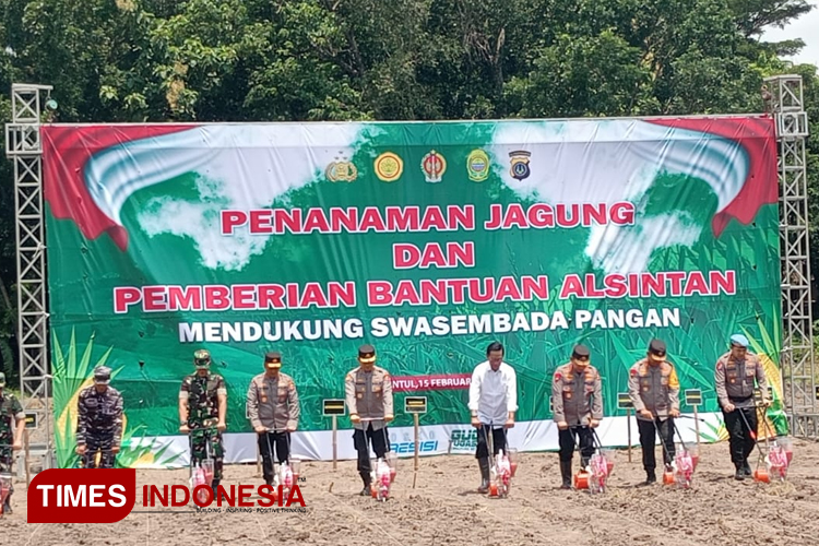 Kapolri dan Gubernur DIY Tanam 5 Hektare Jagung di Bantul untuk Ketahanan Pangan