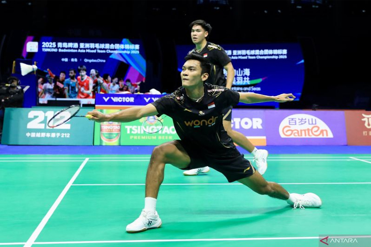 Ganda putra Indonesia Muhammad Shohibul Fikri/Daniel Marthin saat melawan ganda Malaysia Man Wei Chong/Kai Wun Tee pada pertandingan grup B Kejuaraan Bulu Tangkis Beregu Campuran Asia (BAMTC) 2025. (Foto: ANTARA/HO-PBSI)