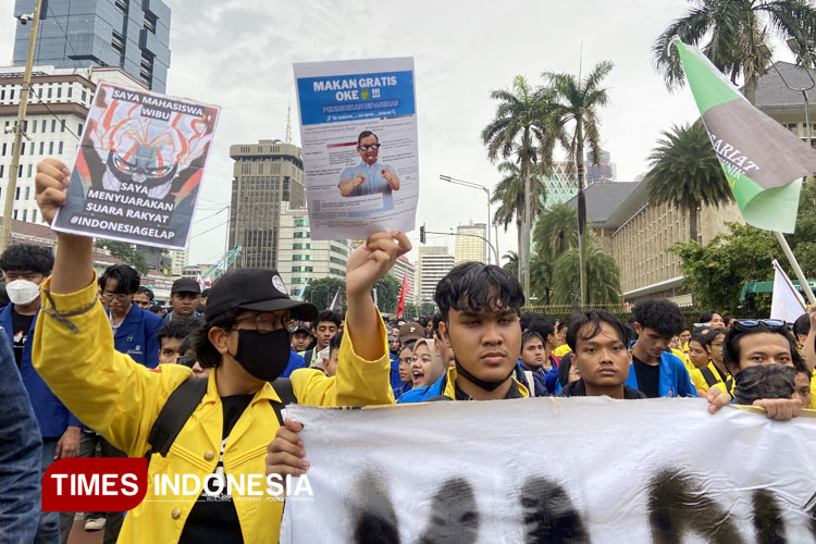 Ribuan Mahasiswa turun kejalan memadati sekitaran Patung Kuda, Monas, Jakarta Pusat, (17/2/2025).   (FOTO: Farid Abdullah/ TIMES Indonesia).