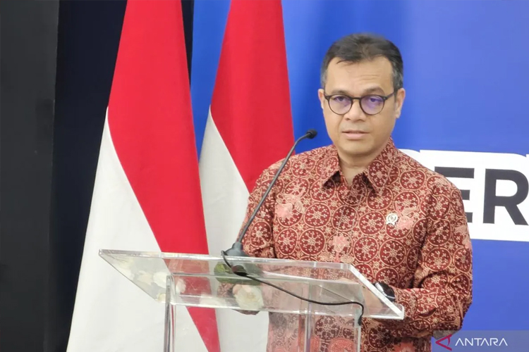 Wakil Menteri Komunikasi dan Digital Nezar Patria di Kantor Kementerian Komdigi, Jakarta Pusat, Senin (17/2/2025). (ANTARA)