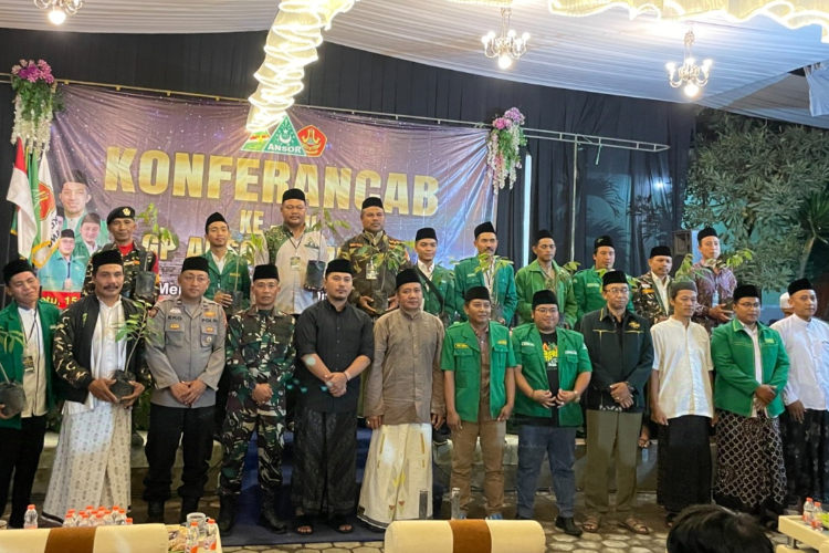 Foto bersama usai pembukaan Konferancab ke-13 PAC GP Ansor Tumpang, Kabupaten Malang. (Foto: PAC Ansor Tumpang)