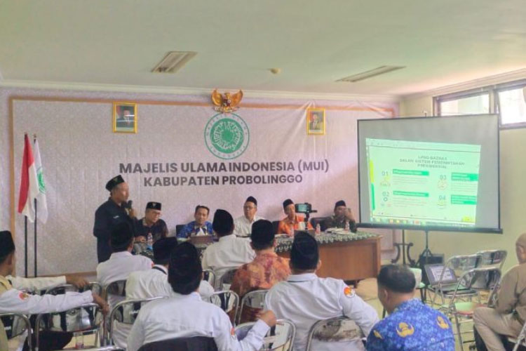 Rakor Baznas Kabupaten Probolinggo bersama para penyuluh agama Islam di Ruang Pertemuan MUI kabupaten setempat (Foto: Samsul Akbar/Komdigi)