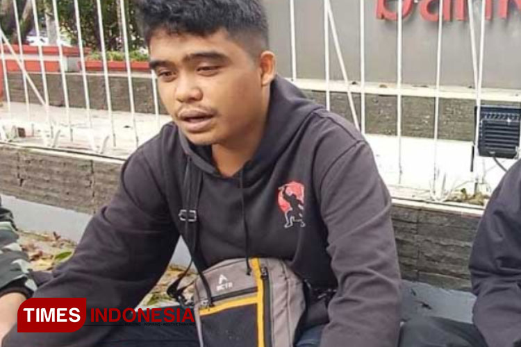 Sejumlah pemuda yang namanya diduga dicatut untuk permohonan KUR berharap mendapatkan penjelasan dan penghapusan utang. (FOTO: Moh Bahri/TIMES Indonesia)