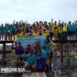 Hari Peduli Sampah Nasional, DLH Gresik Bersihkan Pantai Bersama Pelajar