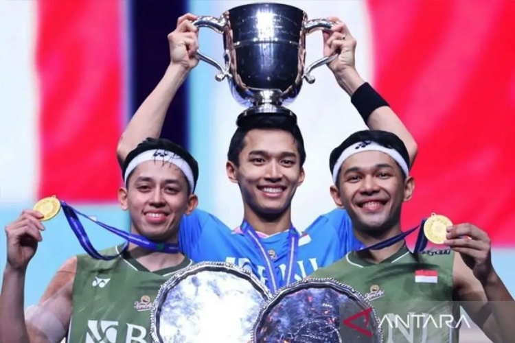 Jonathan Christie, dan Fajar Alfian/Muhammad Rian Ardianto meraih gelar juara dalam All England 2024 yang diunggah melalui akun Instagram Presiden Jokowi, Senin (18/3/2024). (ANTARA)