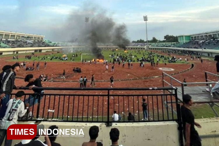 Laga Persela vs Persijap Dihentikan, Stadion Porak-poranda