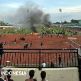 Laga Persela vs Persijap Dihentikan, Stadion Porak-poranda