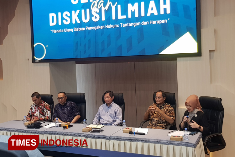 Seminar dan Diskusi Ilmiah bertajuk