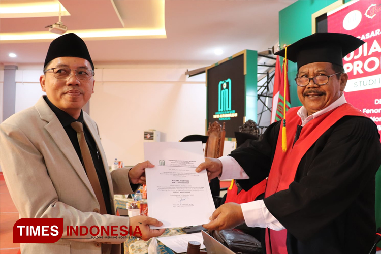 Yaoma Tertibi, anggota LBHNU Jatim saat meraih gelar doktor dari UIN Tulungagung pada Senin (17/2/2025).(Dok.Pribadi)
