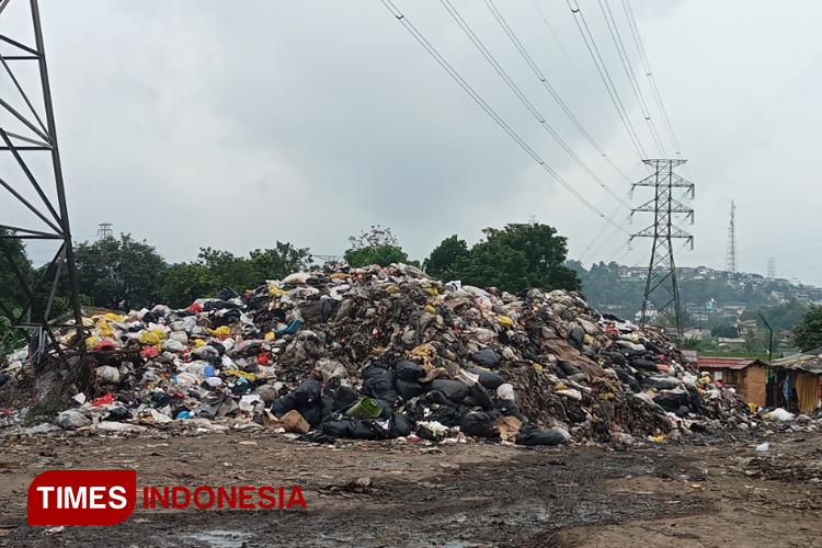 Sampah di Bandung Barat Melonjak Dampak Kebakaran TPA Sarimukti: Pengangkutan Berkurang 40%