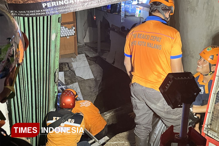 Ini Tanda-Tanda Bangunan Toko Kelontong di Kota Malang Ambles hingga Tewaskan Satu Penjaga