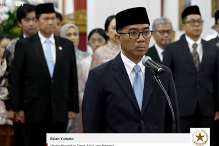 Brian Yuliarto dilantik oleh Presiden Prabowo Subianto sebagai Mendikti Saintek. (FOTO: YouTube Sekretariat Presiden)