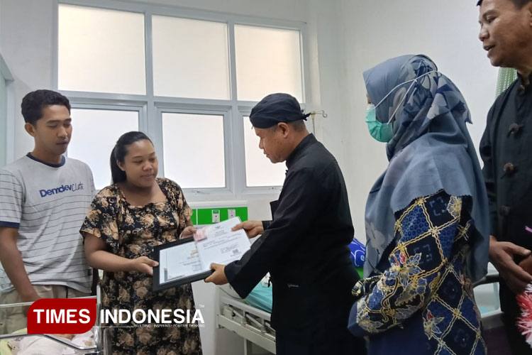 Empat Bayi Lahir di Hari Jadi ke-280 Pacitan, Hadiahnya Selembar Kertas Bernama Akta