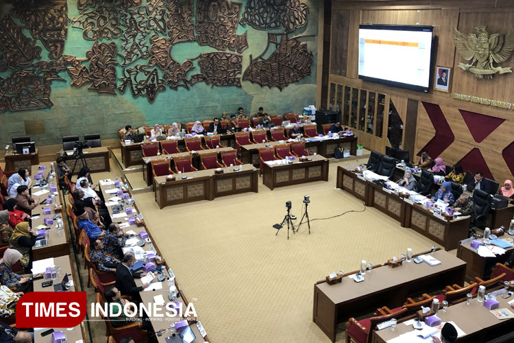 RDPU Komisi X DPR dengan sejumlah asosiasi perguruan tinggi. (Foto: Dok: Rafyq Panjaitan/TIMES Indonesia)