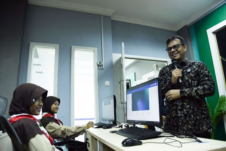 Menuju Indonesia Emas, Kemkomdigi Latih Anak SD Visual Coding