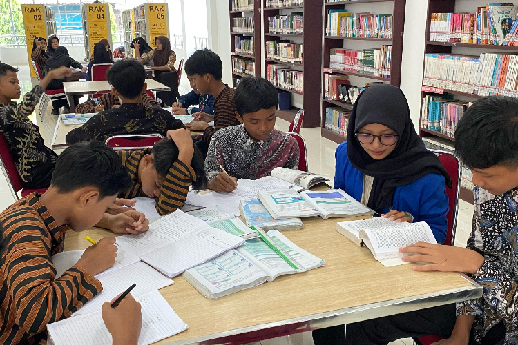 Dongkrak Literasi Masyarakat, Kunjungan Wisata Buku di Perpustakaan Pacitan Digenjot