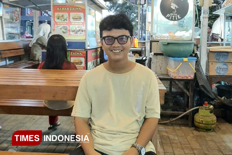 Keren, Mahasiswa Ini tak Malu Berjualan Bakso Cuanki di Alun-Alun Parigi Pangandaran