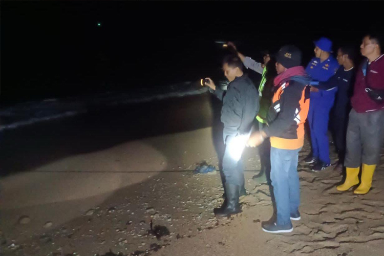 Pria Terseret Ombak di Pantai Kondang Merak, Pencarian Masih Dilakukan