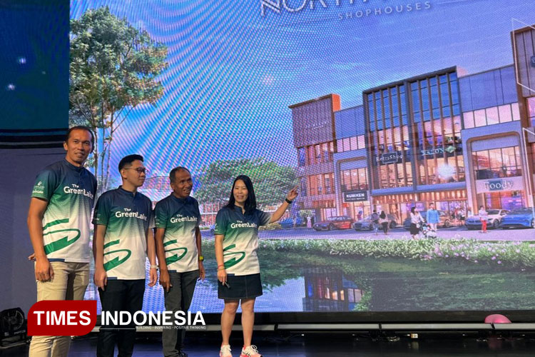 Direksi Ciputra Group dan Manajemen CitraLand The GreenLake saat peluncuran North Avenue Shophouses di Ciputra World Mall Surabaya, Kamis (20/2/2025).(Foto : Lely Yuana/TIMES Indonesia)