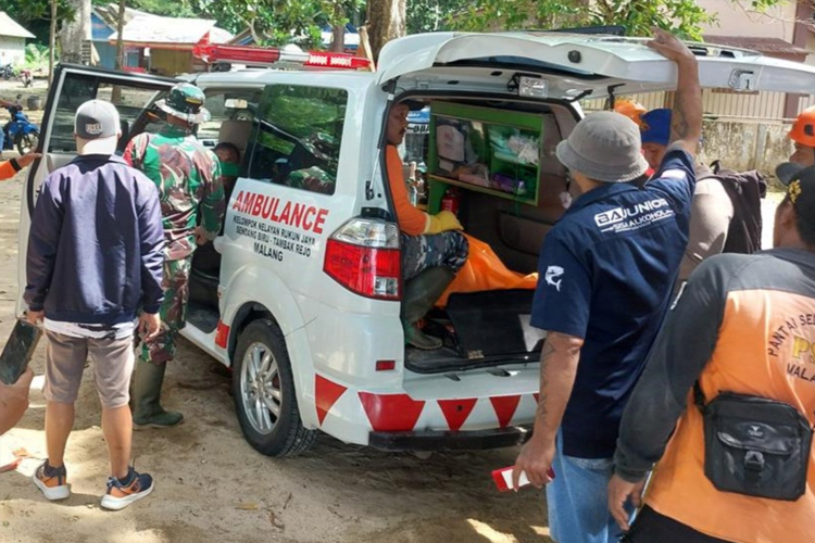 Dua Malam Hilang Terseret Ombak Pantai Kondang Merak Malang, Jasad Pencari Ikan Ditemukan