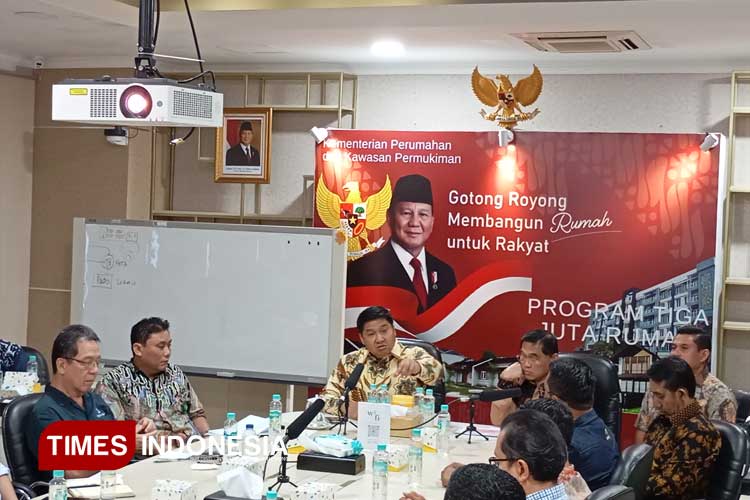 Menteri PKP Maruarar Sirait dalam rapat bersama pengembang membahas salah satunya pengembang rumah subsidi yang siap diaudit. (FOTO: Fahmi/TIMES Indonesia)