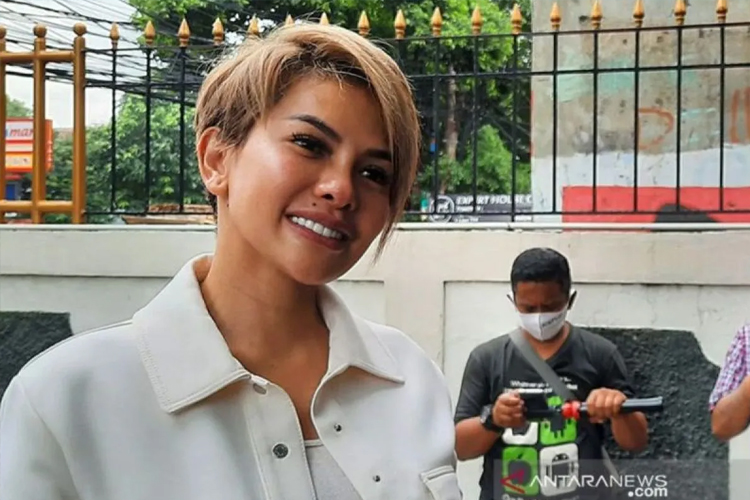 Direktorat Siber Polda Metro Jaya menetapkan artis kontroversial Nikita Mirzani. (Foto: Antara)