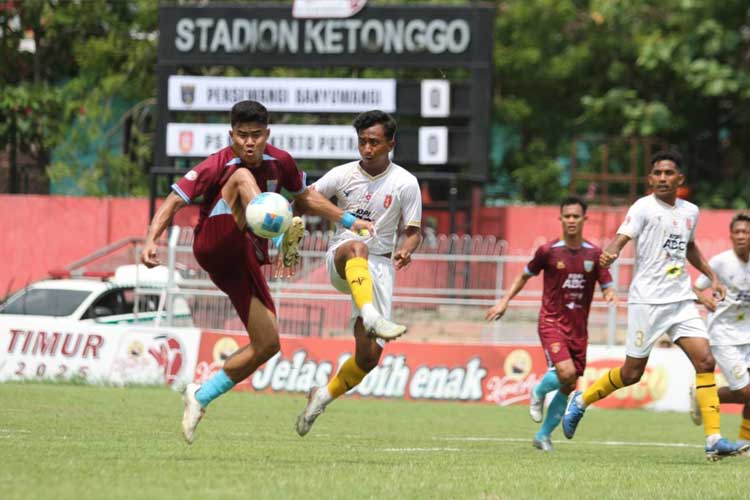 Skuad Persewangi Banyuwangi, saat laga babak semifinal Liga 4 Kapal Api PSSI Jatim versus PS Mojokerto Putra di Stadion Ketonggo Ngawi. (Foto: Dokumentasi TIMES Indonesia)
