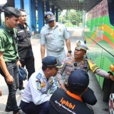 Minimalisir Kecelakaan Lalu Lintas, Polres Mojokerto Kota Ramp Check Bus di Terminal