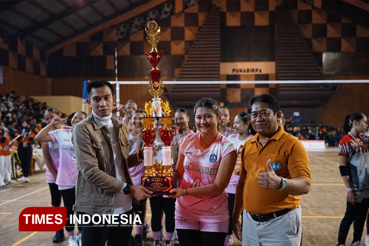 SMAN 1 Pacitan Pertahankan Gelar Juara di Turnamen Bola Voli Ligos XXIV 2025