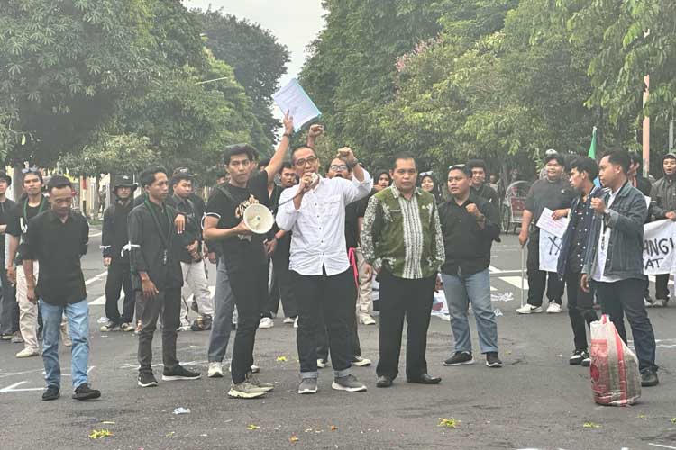 Mahasiswa Demo Permasalahan Bangsa, DPRD Banyuwangi Siap Kawal Aspirasi