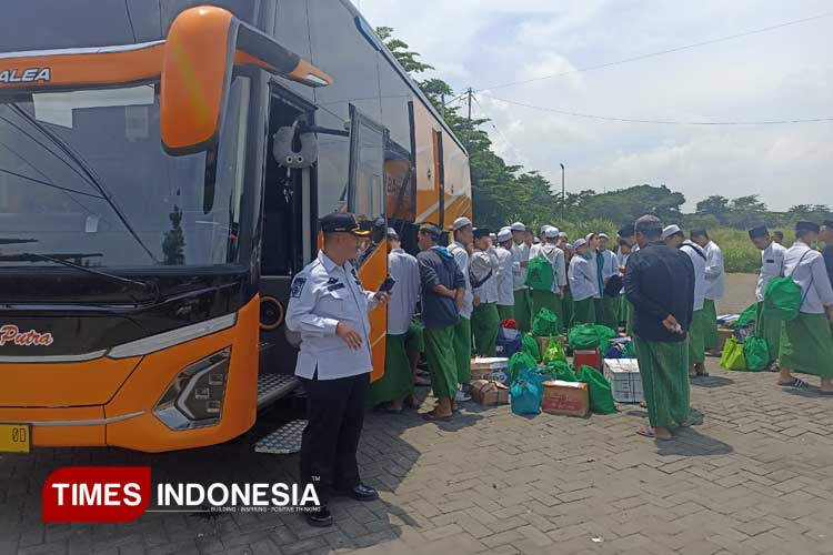 Jelang Ramadan, Santri Gresik Nikmati Mudik Gratis dan Diskon Kapal ke Bawean