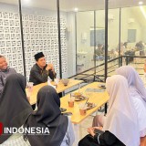 Anggota DPRD Gresik Temui Mahasiswa Rantau di Surabaya, Janji Beri Beasiswa Jalur Pokir Dewan