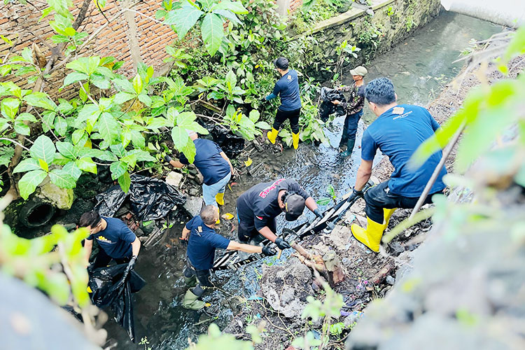 Bersih-bersih-Sungai.jpg