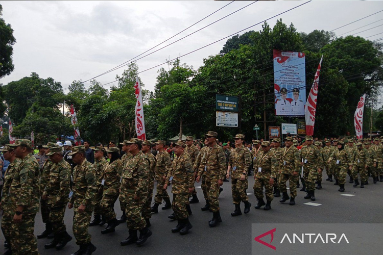 Sejumlah kepala daerah mengikuti kegiatan retret di Akmil Magelang, Jumat (21/2/2025). (ANTARA)