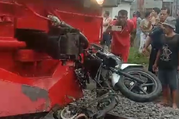 Pria di Probolinggo Meninggal Usai Hadang Laju Kereta Api, Terseret Puluhan Meter