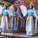 Siswa SMP IT Bakti Ibu Kota Madiun Unjuk Karya di Cakap Pasar Jadoel Ngegong