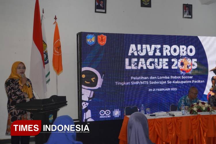 Sambutan Kepala Cabang Dinas Pendidikan Wilayah Kabupaten Pacitan, Indiyah Nurhayati saat opening Ceremonial Auvi Robo League. (Foto:Bektiw for TIMES Indonesia)