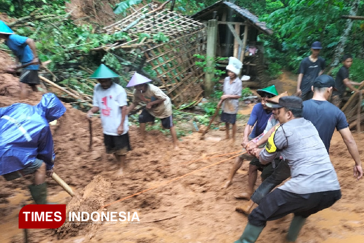 Rumah Warga di Arjosari Pacitan Tertimpa Longsor, Beruntung Tidak Ada Korban Jiwa