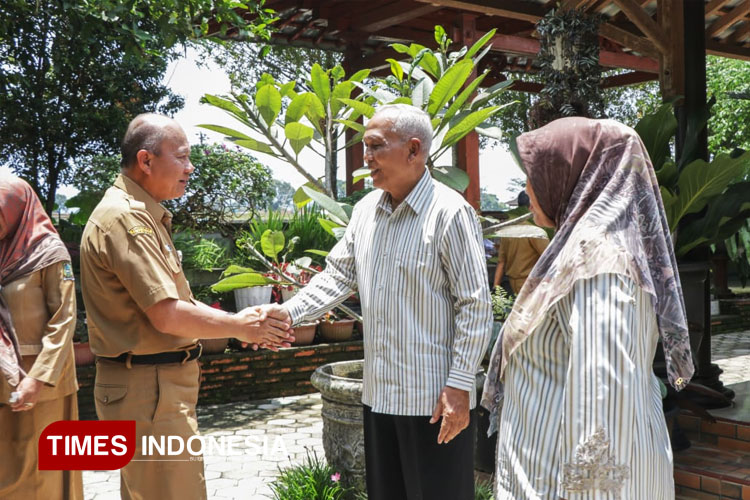 mengunjungi-mantan-Bupati--Banjarnegar-3.jpg