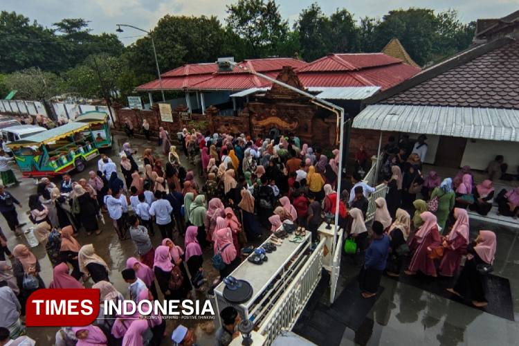 Jelang Ramadan, Kompleks Makam dan Masjid Tegalsari Ponorogo Ramai Dikunjungi Peziarah