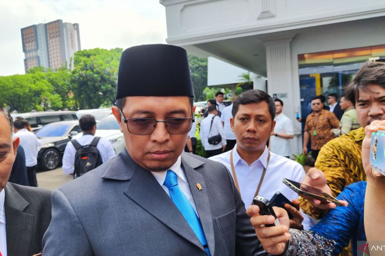 Kepala Kantor Komunikasi Kepresidenan Hasan Nasbi saat menghadiri peluncuran Danantara di Istana Kepresidenan Jakarta, Senin (24/2/2025). (FOTO: ANTARA/Mentari Dwi Gayati)