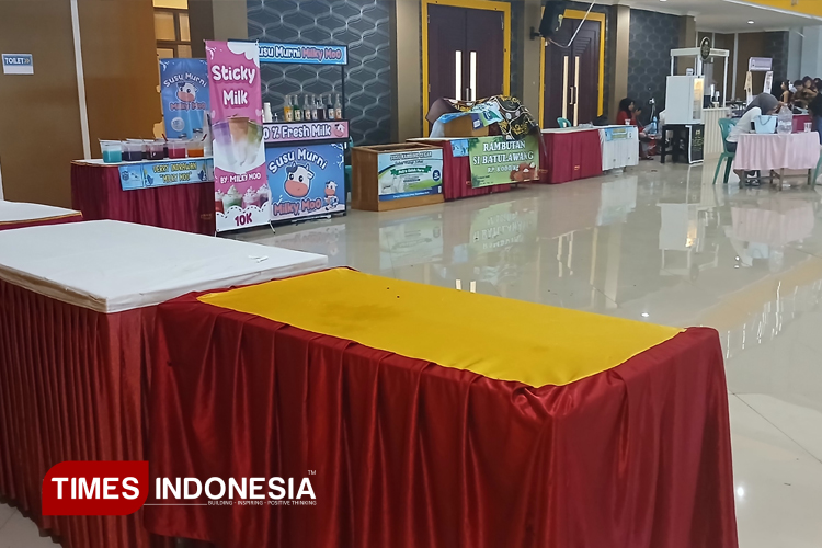 Beberapa stan peserta UMKM Expo Kota Banjar nampak kosong ditinggalkan pemiliknya karena omzet tidak tercapai. (Foto: Susi/TI)