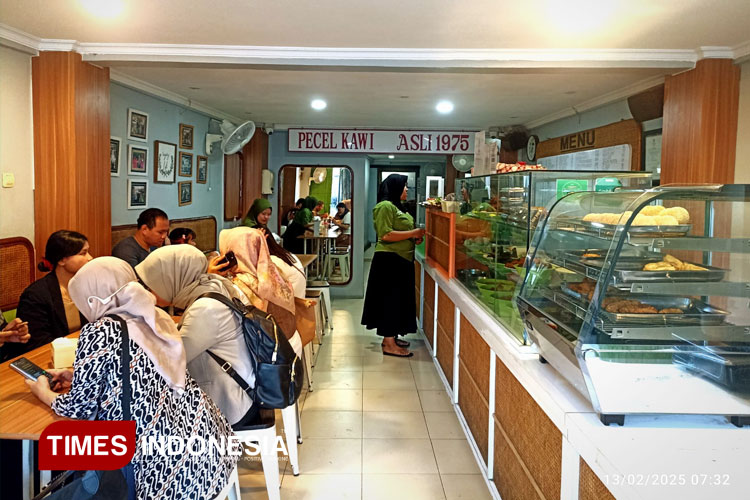 Warung Pecel Kawi, Kuliner Legendaris Kota Malang yang Wajib Dikunjungi