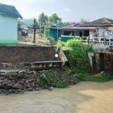 Wabup Bantul Tinjau Tempat Ibadah dan Jembatan Terancam Longsor