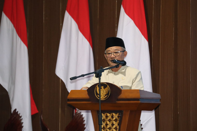 Mendikdasmen) Abdul Mu’ti memberikan materi pada Retret Kepala Daerah 2025 di Lembah Tidar Akademi Militer (Akmil) Magelang, Jawa Tengah, Selasa (25/2/2025).