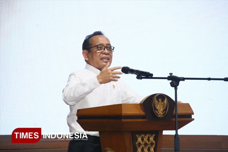 Menteri Koordinator (Menko) Bidang Pembangunan Manusia dan Kebudayaan (PMK) Pratikno saat menjadi pembicara pada Retret Pembekalan Kepala Daerah yang berlangsung di Akademi Militer Magelang, Jawa Tengah, Selasa (25/2/2025). (Foto: dok TIMES Indonesia