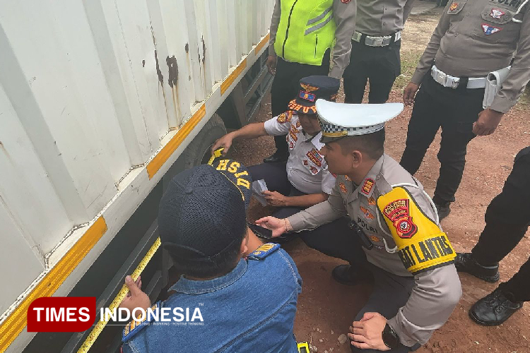 Satlantas Polres Majalengka dan Dishub Gelar Razia Truk Over Dimensi